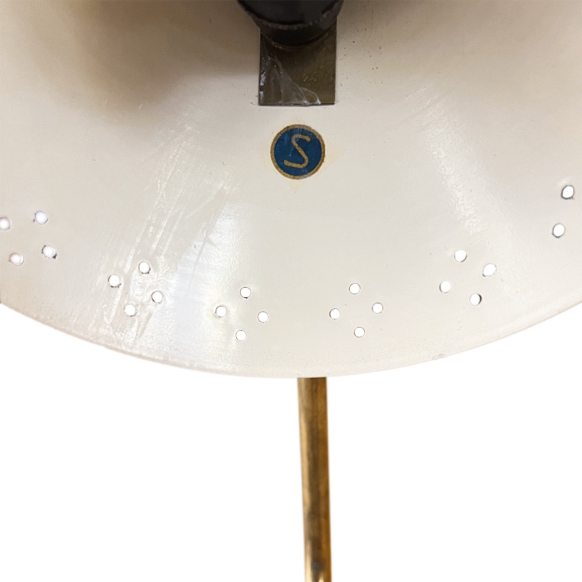 Paire de lampes de table du milieu du siècle avec abat-jour noirs percés par Erik Wärnå-photo-4