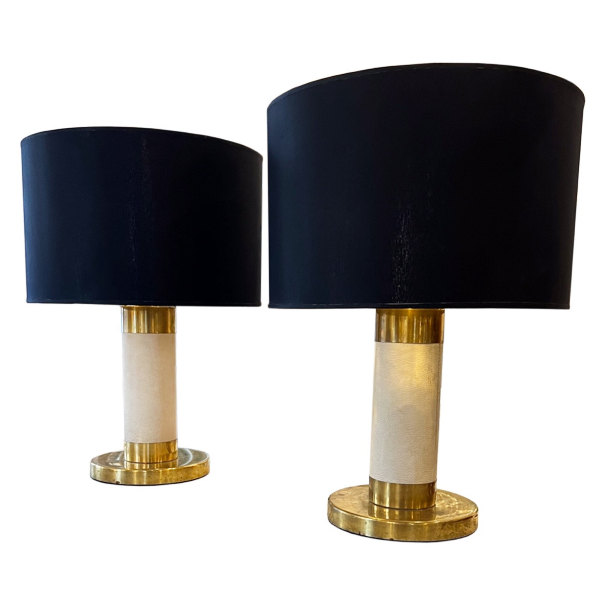 Paire de lampes de table en laiton et cuir crème du milieu du siècle-photo-1