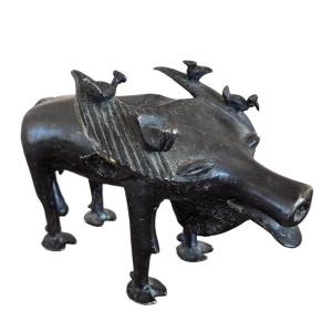 Sculpture en bronze d'un buffle d'eau avec des oiseaux pique-bœufs, années 1960