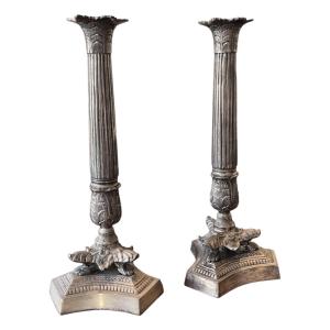 Paire de bougeoirs en métal argenté usés (3 paires disponibles)