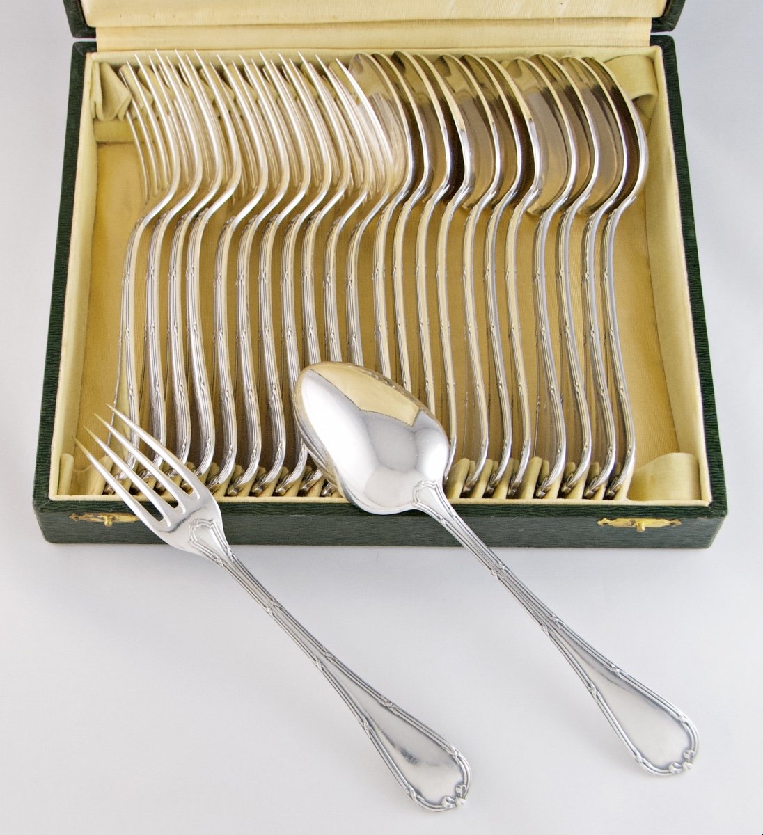 Christofle 1907-1935 - 12 Table Forks And 12 Table Spoons In Louis XVI Style, Rubans Model