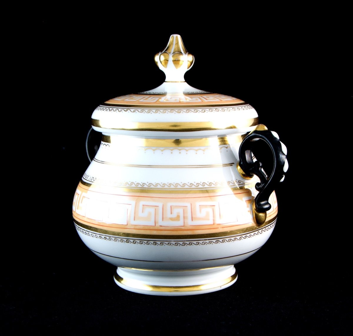 Drageoir sucrier en porcelaine par Carl THIELSCH, ALTWASSER, c. 1860, dans le style Antique
