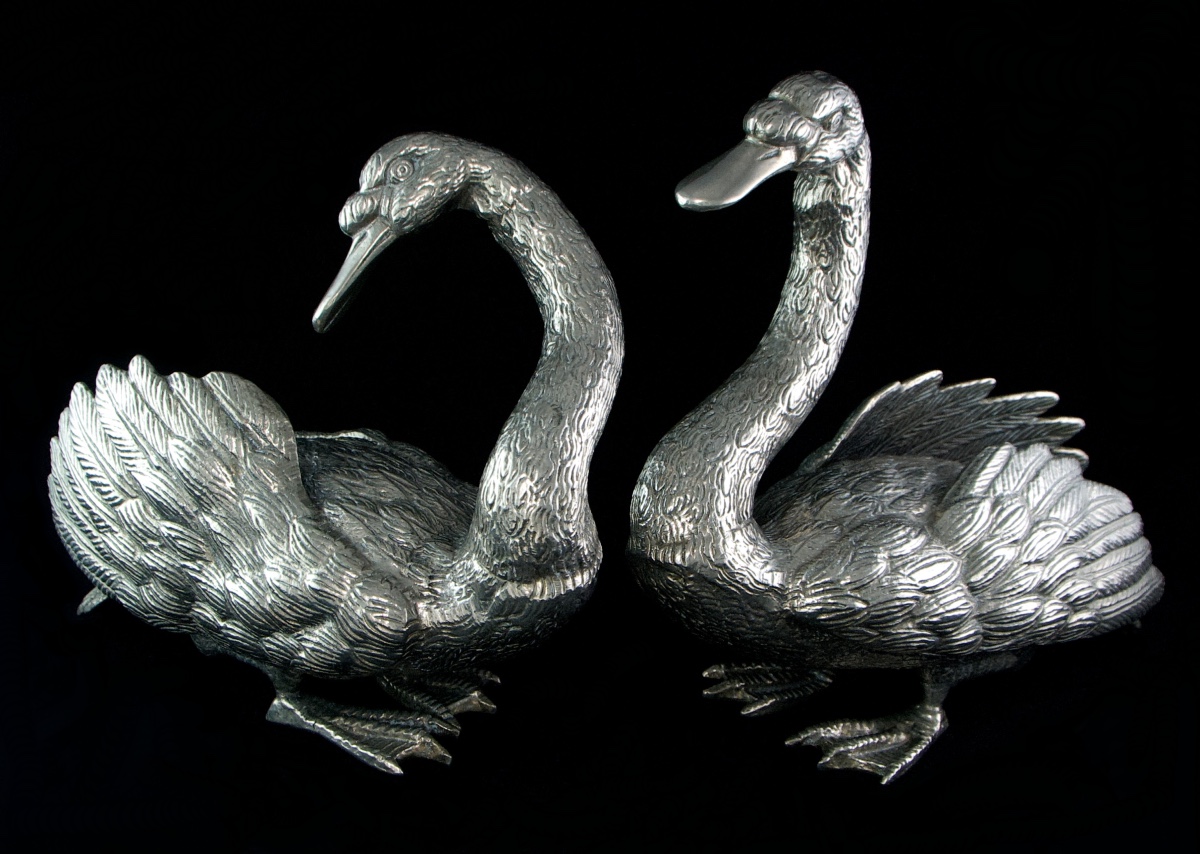 Important Pair Of Table Sculptures Depicting A Swan Couple