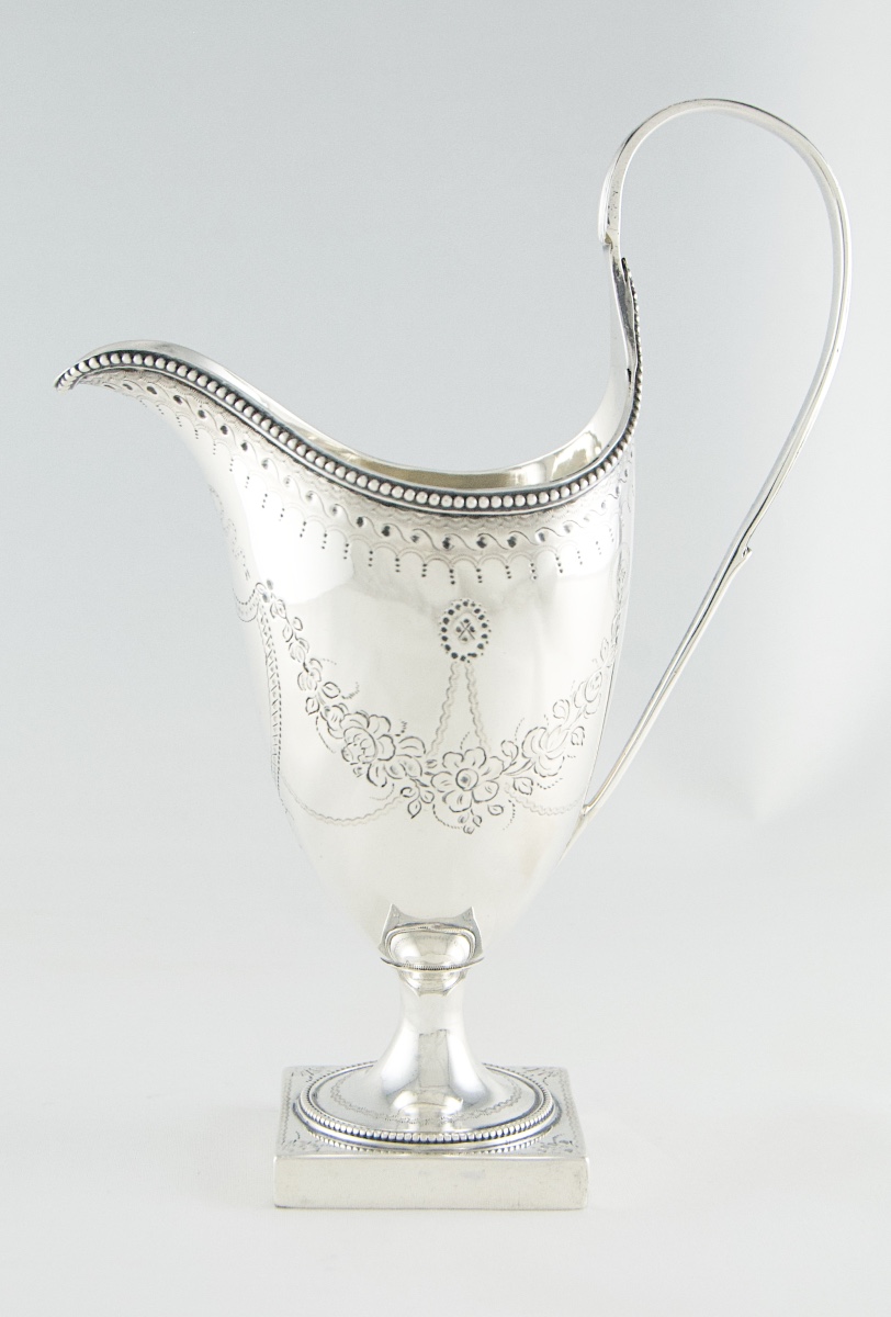 Londres 1785 – Petite aiguière en argent sterling par Hester BATEMAN