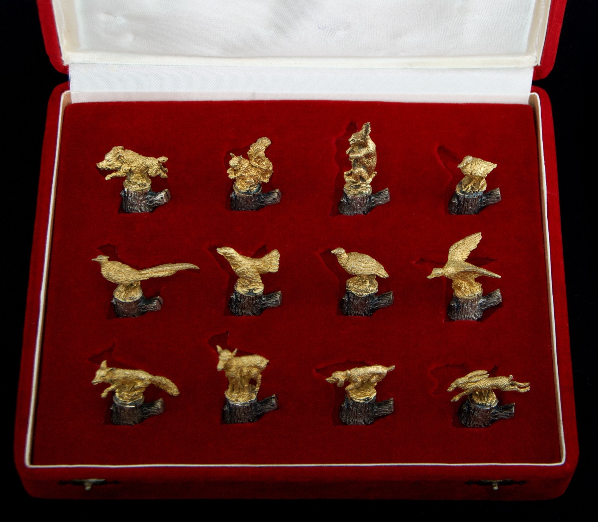 Suite Of 12 Solid Silver And Vermeil Hunting Name Tags, Florence 20th Century