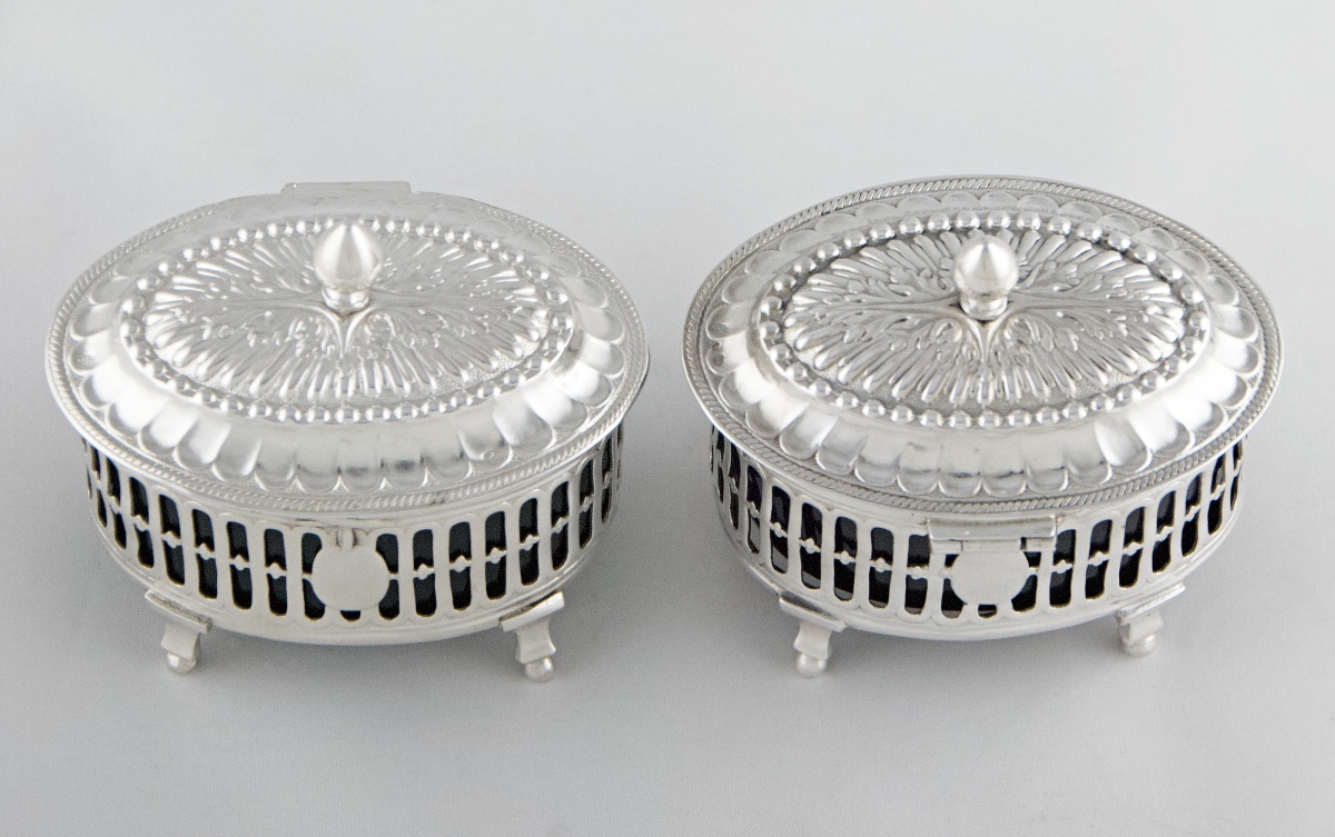 Paris 1787 – Pair Of Louis XVI Period Covered Salt Cellars In Solid Silver-photo-4