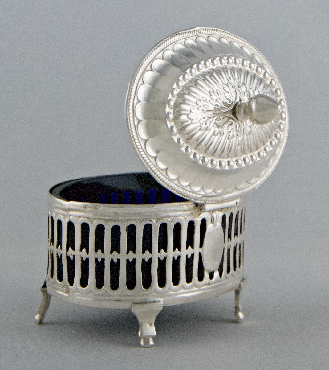 Paris 1787 – Pair Of Louis XVI Period Covered Salt Cellars In Solid Silver-photo-1