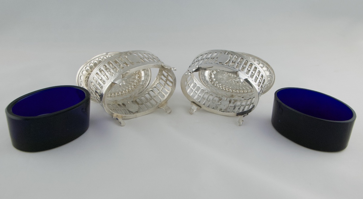 Paris 1787 – Pair Of Louis XVI Period Covered Salt Cellars In Solid Silver-photo-2
