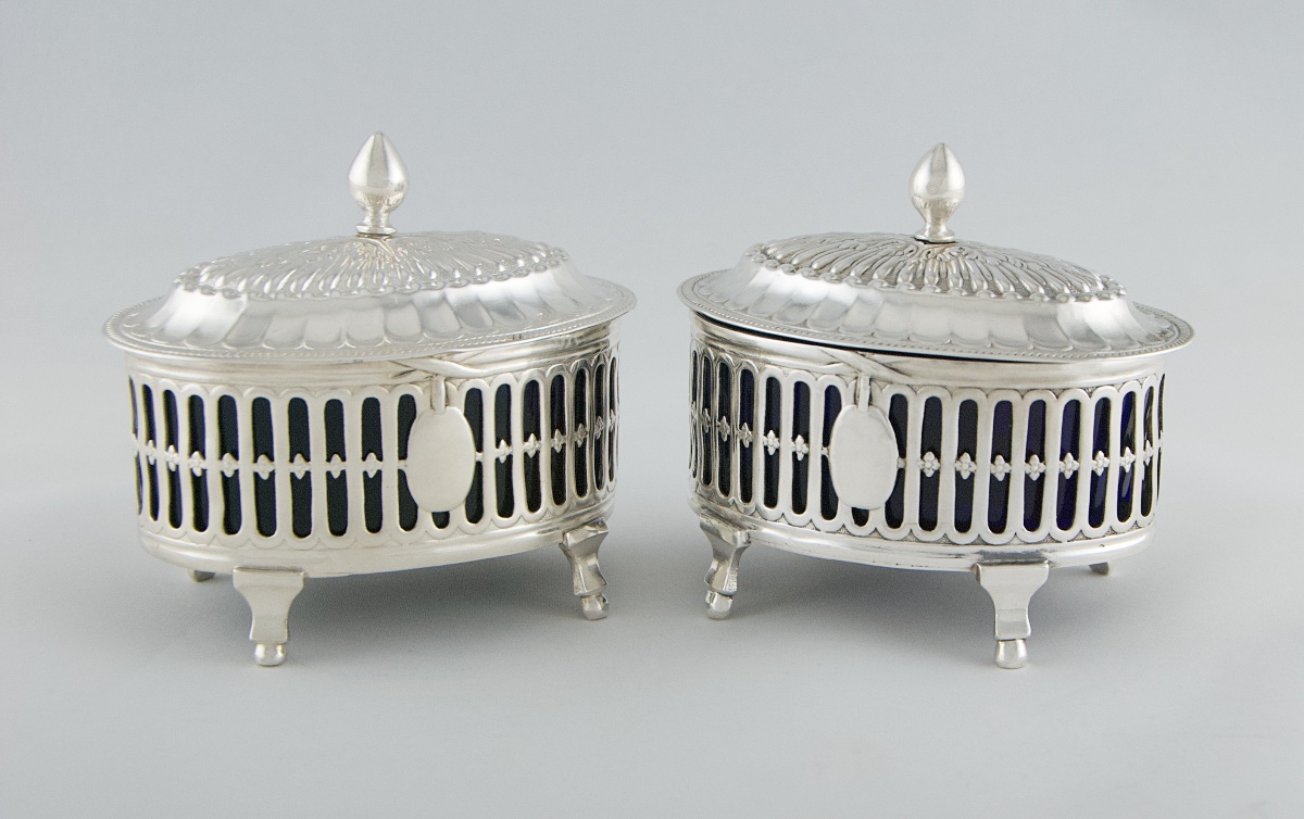 Paris 1787 – Pair Of Louis XVI Period Covered Salt Cellars In Solid Silver-photo-3