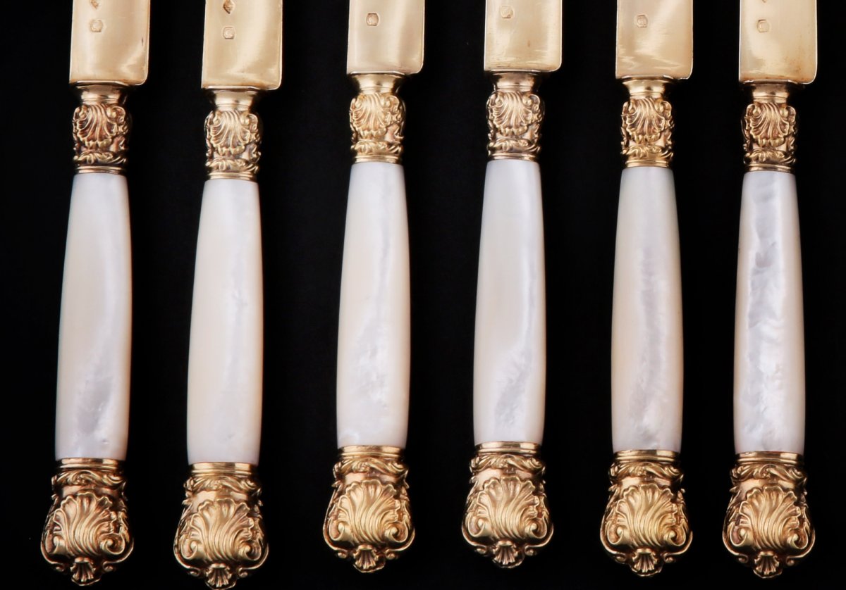 QueillÉ Goldsmith, Paris, 1834-1846, Set Of 12 Dessert Knives In Vermeil, Mother-of-pearl And Rose Gold-photo-4