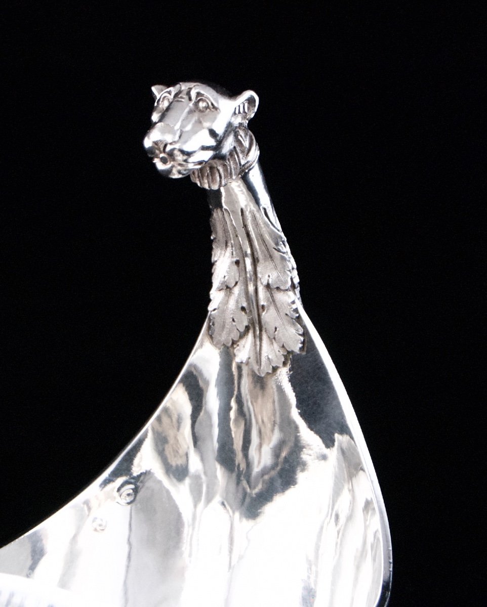 Paris 1809-1819 – Saucière casque en argent massif d'époque Empire par S.S. Rion-photo-2