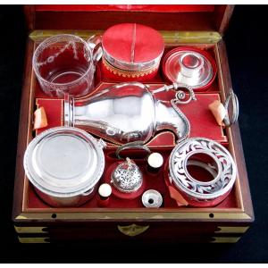 Paris 1798-1819 – Coffret nécessaire de voyage en argent massif et cristal