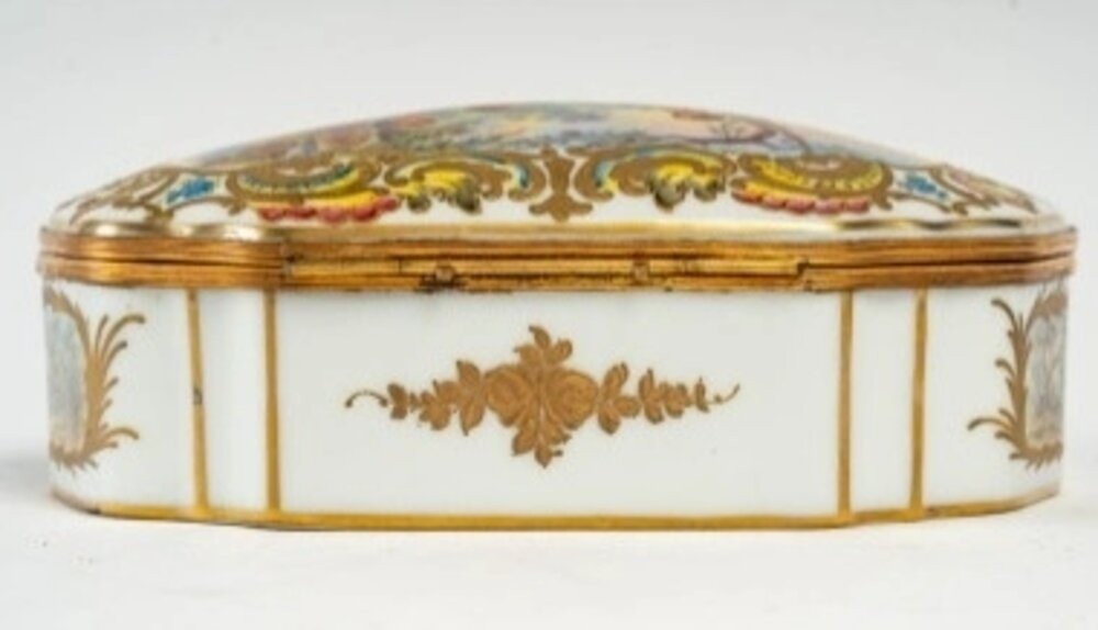 Magnificent Box In White Sèvres Porcelain, XIXth Century-photo-3