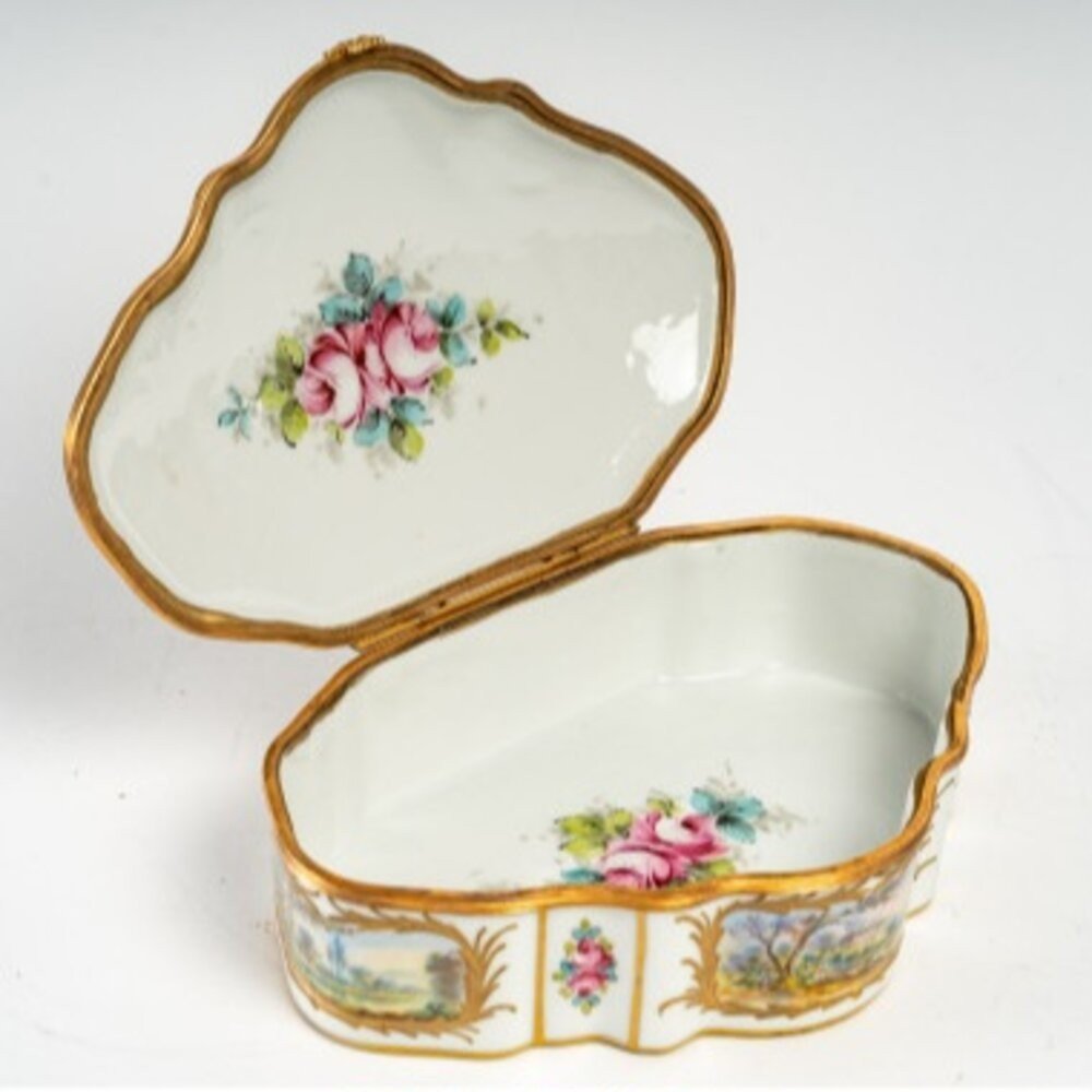 Magnificent Box In White Sèvres Porcelain, XIXth Century-photo-2