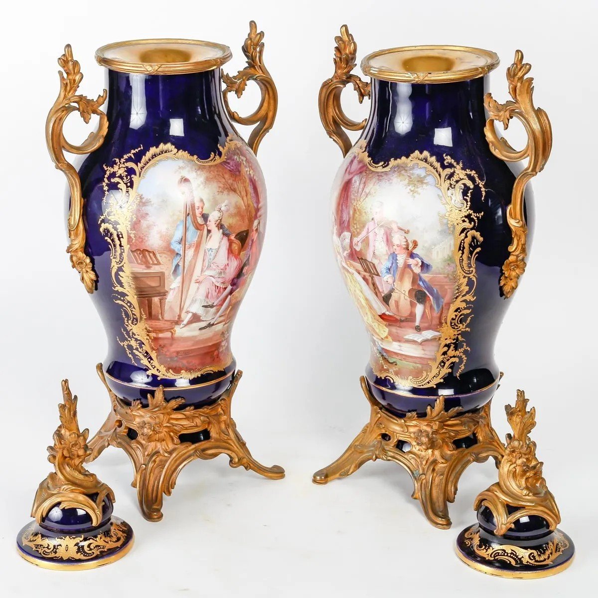 Royale Paire De Vases En Porcelaine De Sèvres, Monture En Bronze Dorée, Signée-photo-2