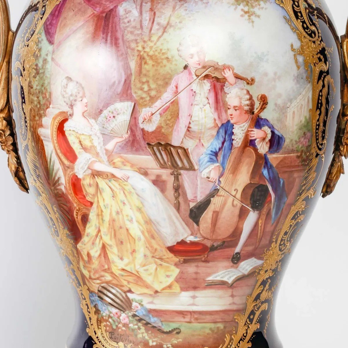 Royale Paire De Vases En Porcelaine De Sèvres, Monture En Bronze Dorée, Signée-photo-1