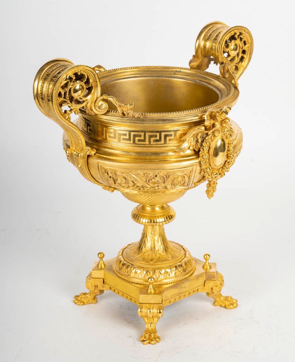 Coupe monumentale en bronze doré, richement ciselée – style Louis XVI - fin XIXe début XXe-photo-3