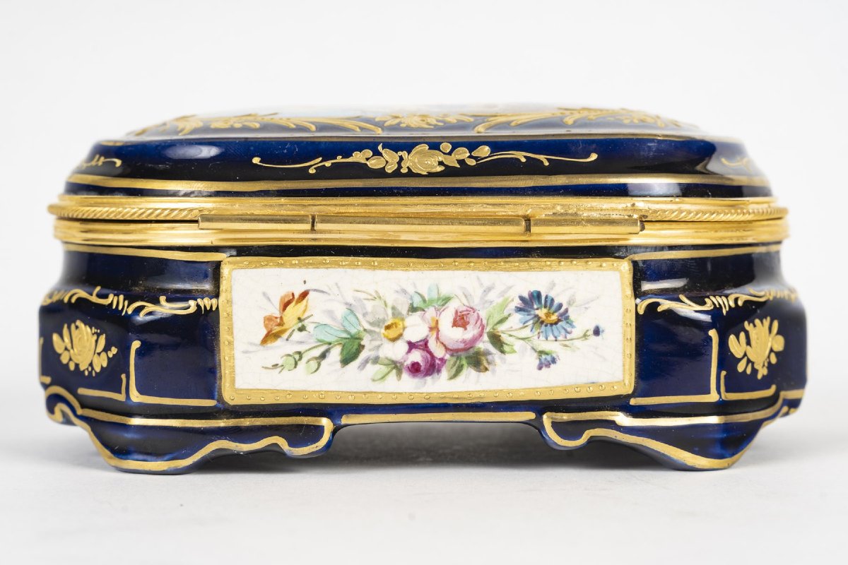 Boîte ovale en porcelaine peinte à la main – Style Louis XV – Époque fin XIXᵉ siècle-photo-2