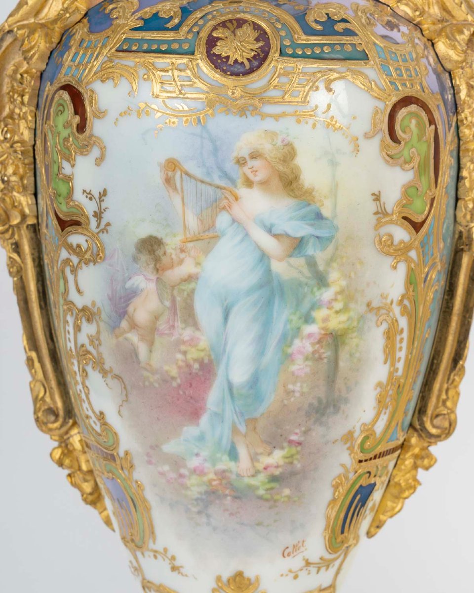 Paire de vases couverts en porcelaine peinte et bronze doré, XIXᵉ siècle-photo-4