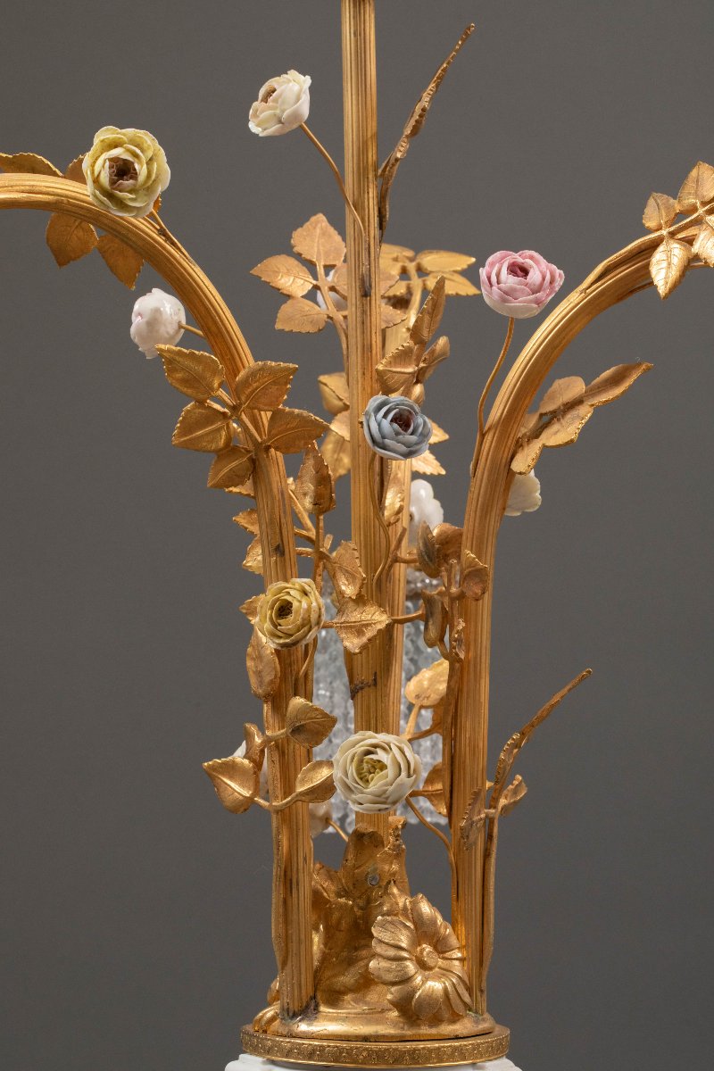 Garniture de trois pièces en biscuit et bronze doré, XIXᵉ siècle-photo-2