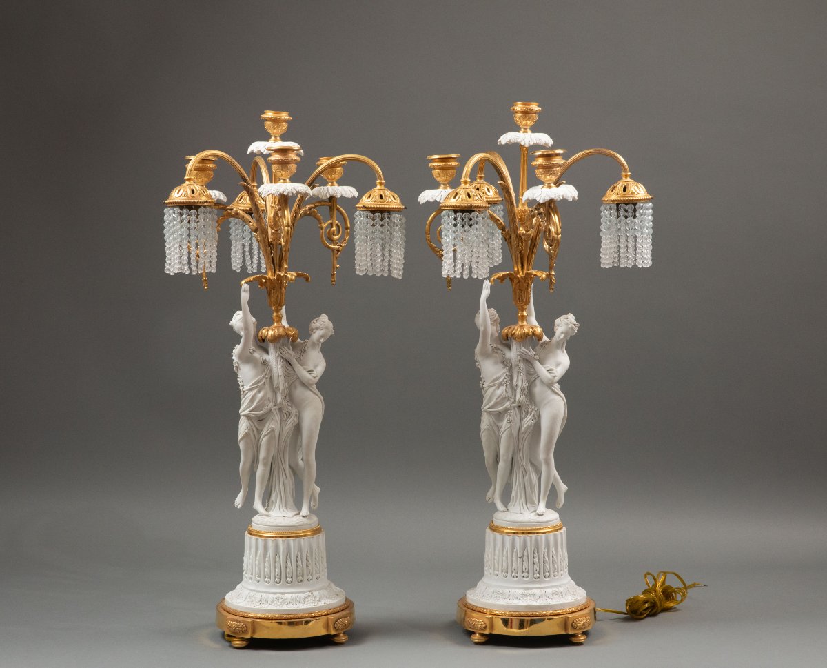 Garniture de trois pièces en biscuit et bronze doré, XIXᵉ siècle-photo-2