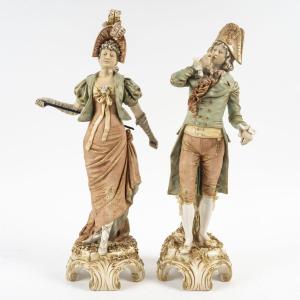 Paire De Statuettes Romantiques En Porcelaine Polychrome 
