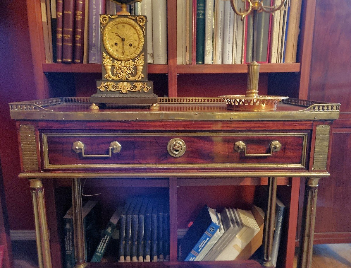 Console Louis XVI Vers 1775 estampillée J.B. Saunier   Jean Baptiste Saunier -photo-4