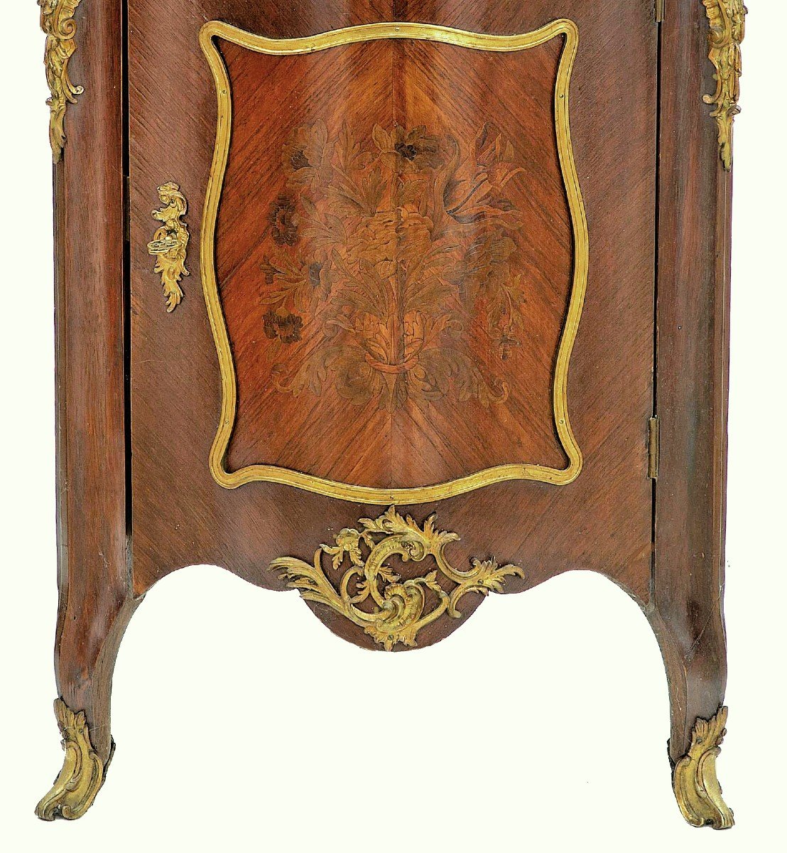Encoignure Louis XV Vers 1750  Estampillée Pierre Bernard et Pierre Gouthière (1732-1813)-photo-4