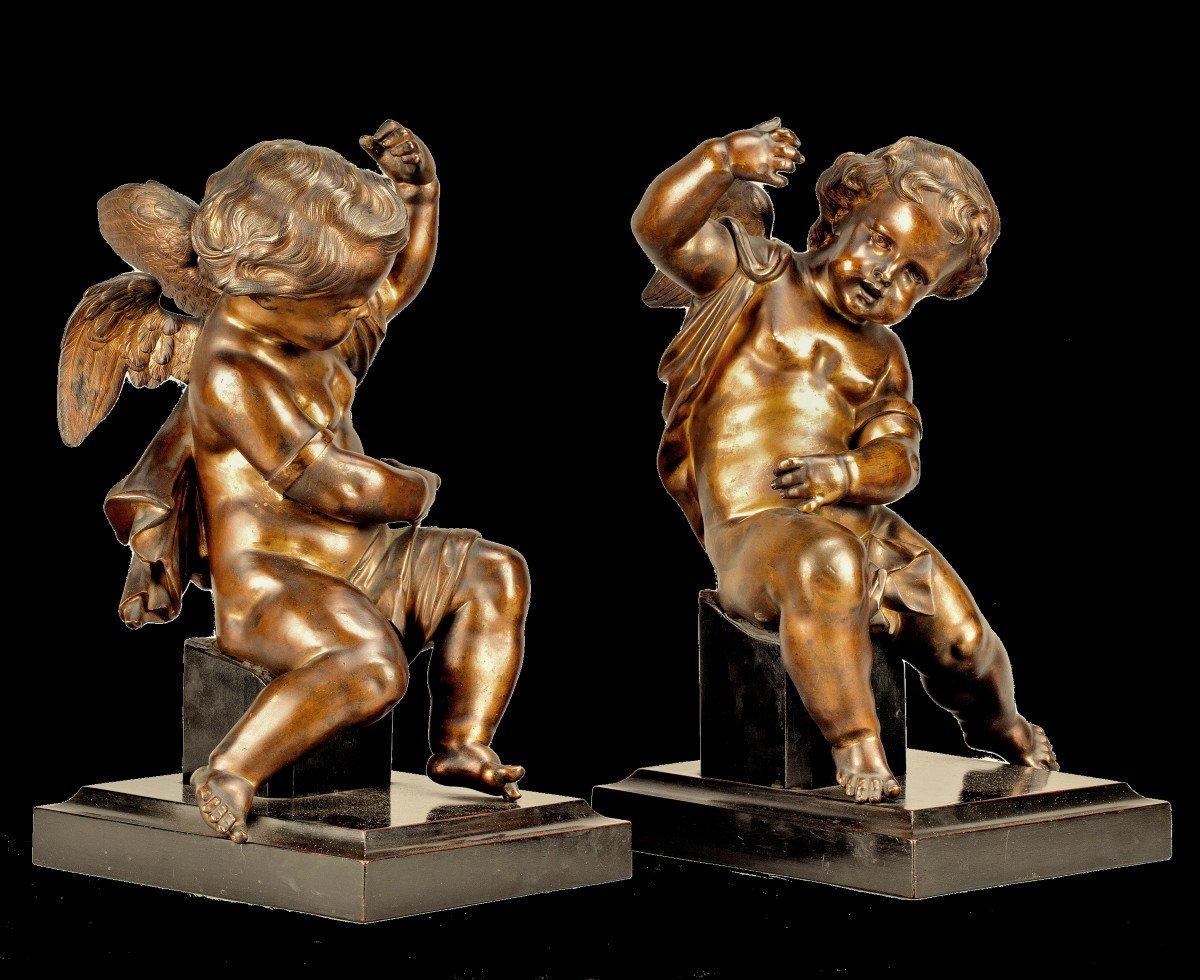 Pair Of Bronze Sculptures The Seated Angels Jean-baptiste Pigalle Attr. Around 1750 H. 45 Cm