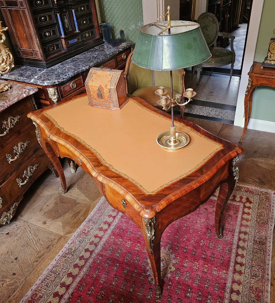 Bureau Plat Louis XV estampillée R.ROESSLE L. 130 Cm, P. 70 Cm, H. 77 Cm  -photo-3