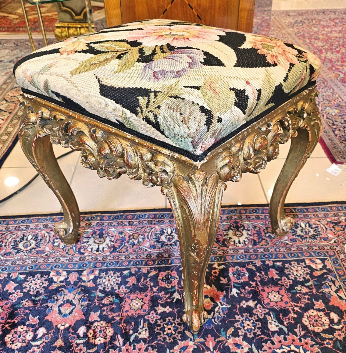 Tabouret Louis XIV bois doré   18ème Siècle.   H. 50 Cm, 51 X 51 Cm 