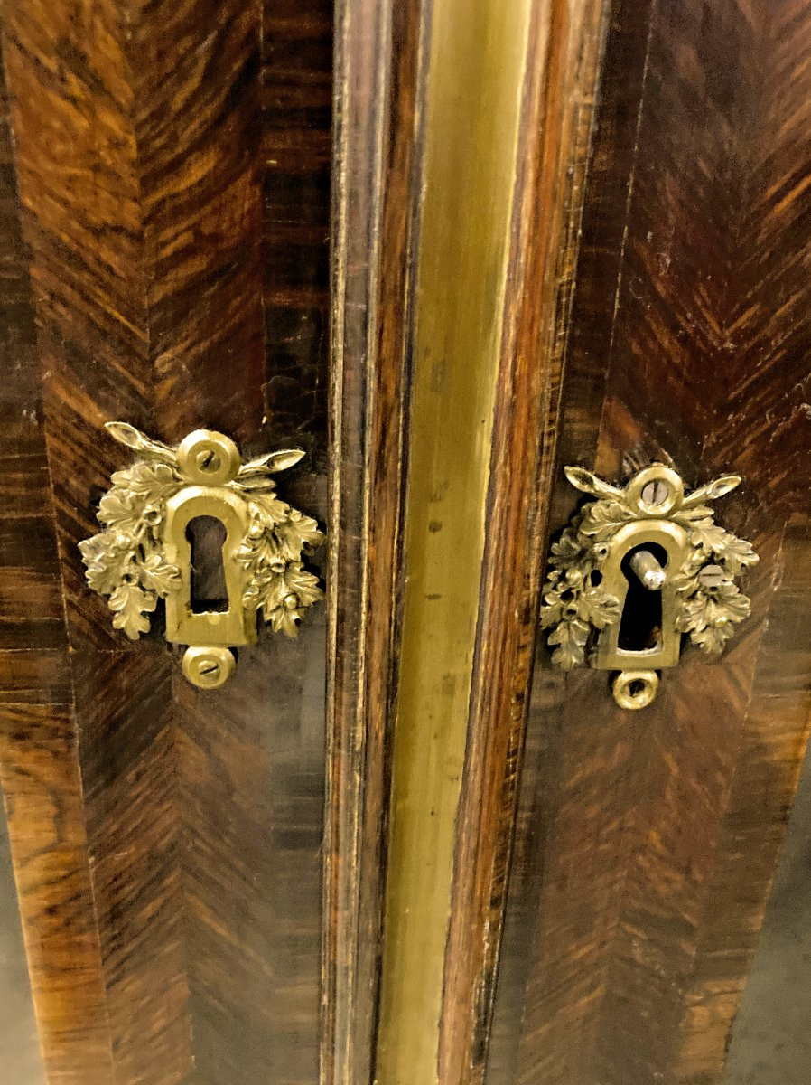 Vitrine Régence vers 1720  H.131 cm, L.90 cm, P.47 cm  -photo-2