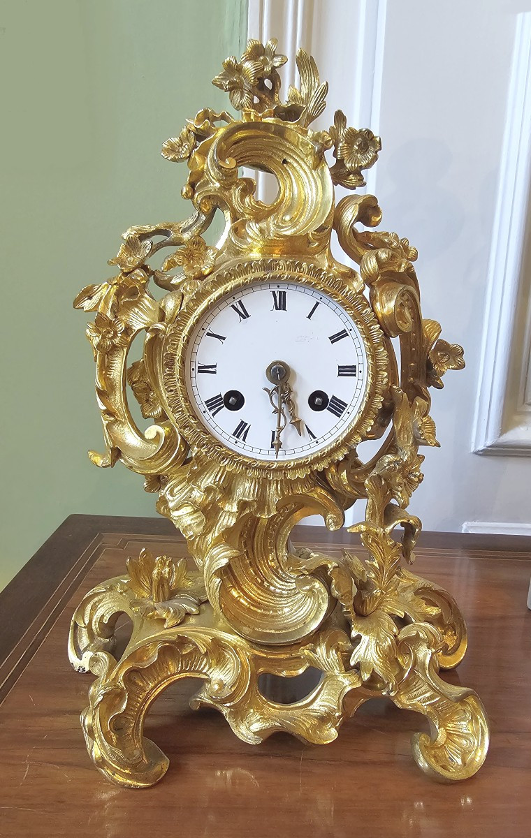 Pendule Louis XV vers 1750  H. 30 cm Suspension à fil 