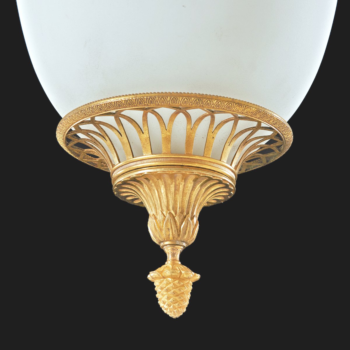 Lustre Empire vers 1800  Verre opale avec détails en bronze doré   H. 63 cm  -photo-2