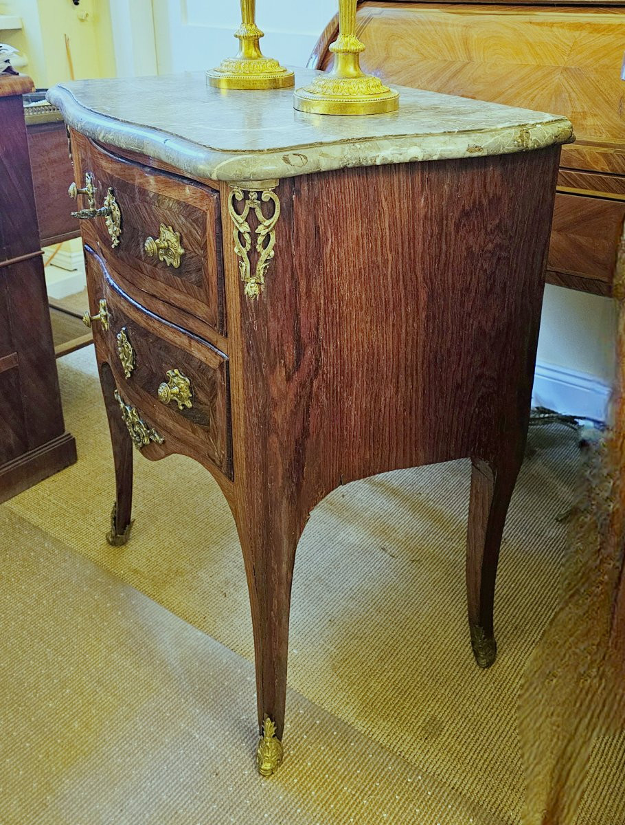 Commode Louis XV vers 1750 estampillée MARCHAND  H. 83 cm, L. 70 cm, P. 47 cm -photo-1