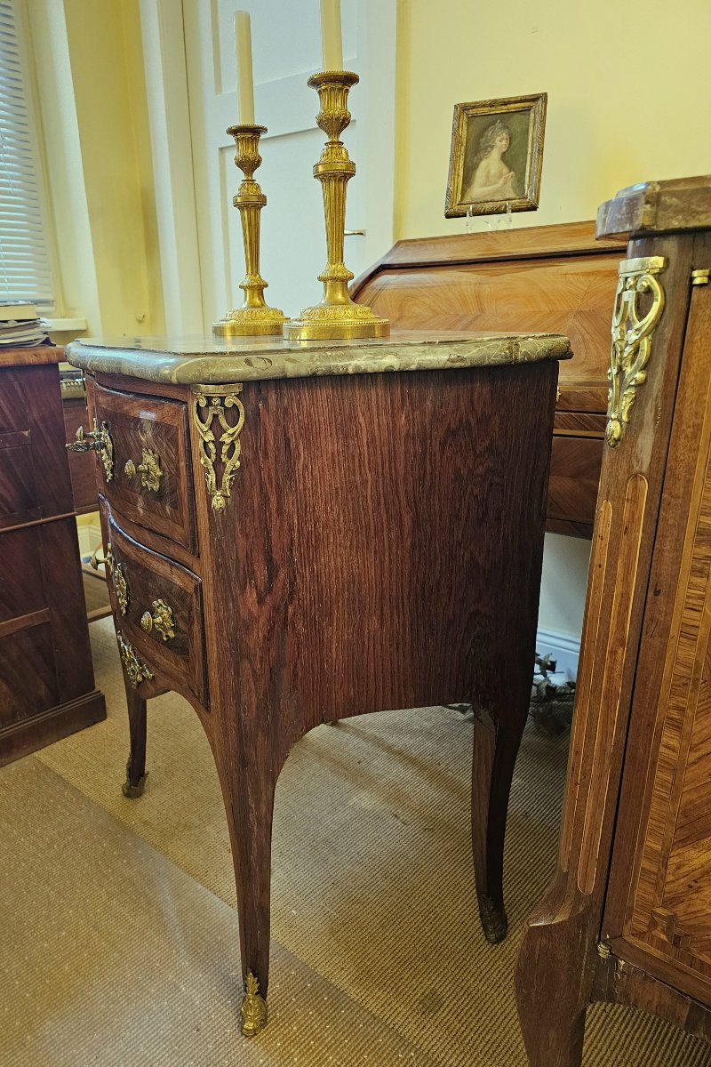 Commode Louis XV vers 1750 estampillée MARCHAND  H. 83 cm, L. 70 cm, P. 47 cm -photo-3