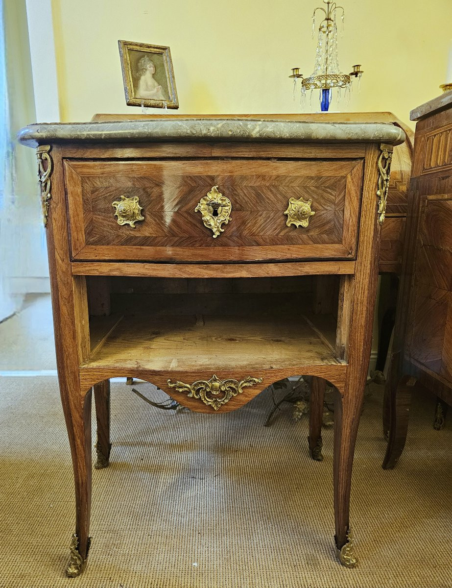 Commode Louis XV vers 1750 estampillée MARCHAND  H. 83 cm, L. 70 cm, P. 47 cm -photo-5