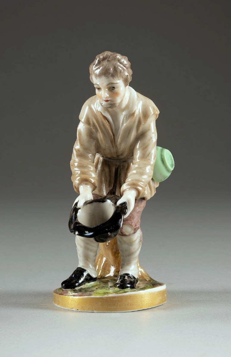 Russie Porcelaine Manufacture de porcelaine Gardner attr. vers 1830   Mendiant  H. 14,8 cm