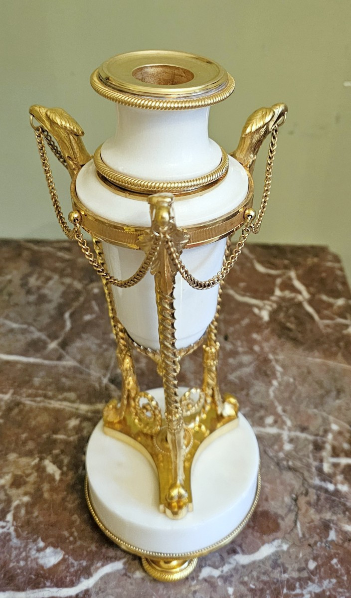 Cassolette Louis XVI vers 1790  H. 28 cm  Bronze doré et marbre blanc Très fin travail -photo-3