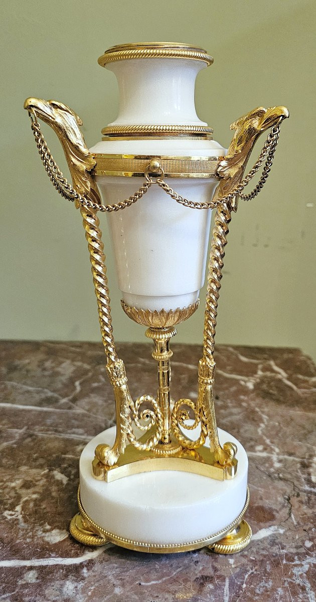Cassolette Louis XVI vers 1790  H. 28 cm  Bronze doré et marbre blanc Très fin travail -photo-7