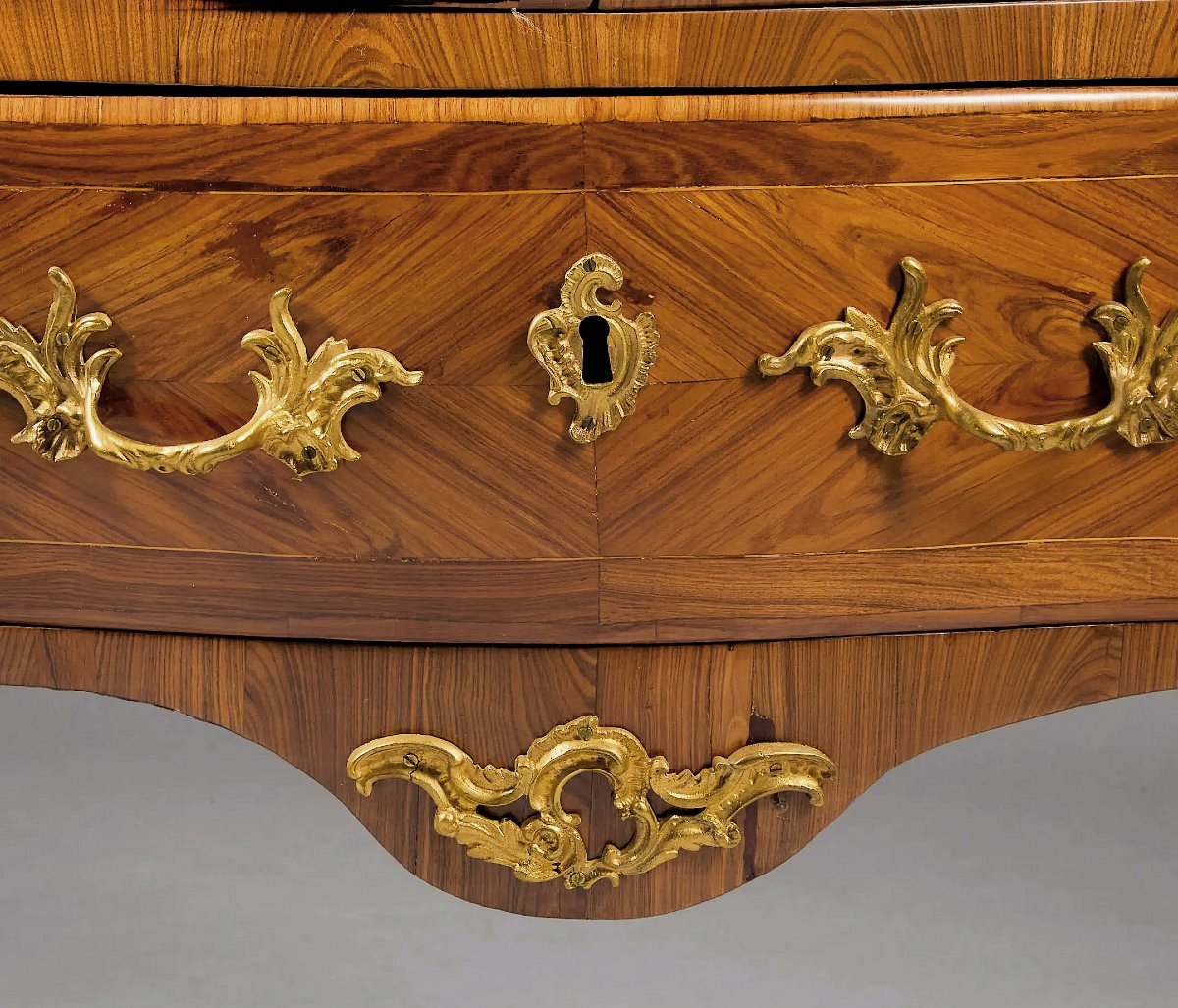 Commode Louis XV vers 1760  Estampillée P ROUSSEL et 2 x JME Jurande des Menuisiers Ébénistes  -photo-3