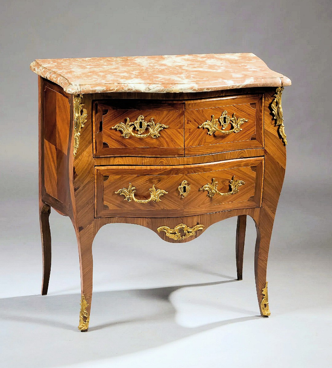 Commode Louis XV vers 1760  Estampillée P ROUSSEL et 2 x JME Jurande des Menuisiers Ébénistes  