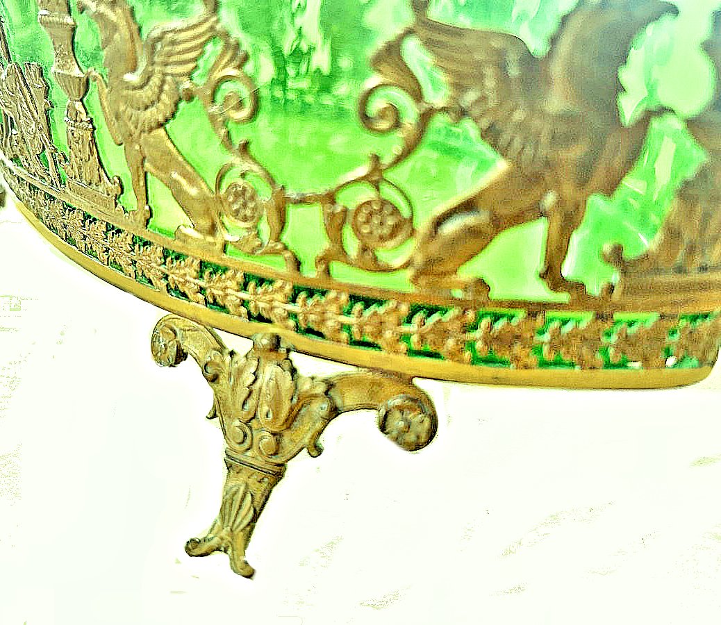 Coupe Verre Empire vers 1820  Verre vert avec monture ajourée et doré  L. 22 cm-photo-3