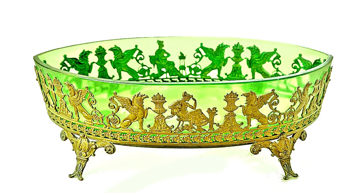 Coupe Verre Empire vers 1820  Verre vert avec monture ajourée et doré  L. 22 cm