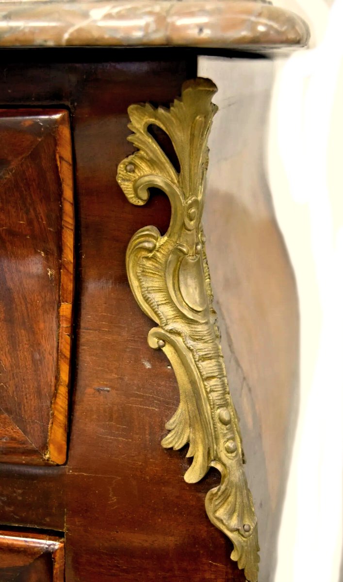 Commode  Louis XV Vers 1760 Attribuée à Jean-Charles Ellaume  -photo-3