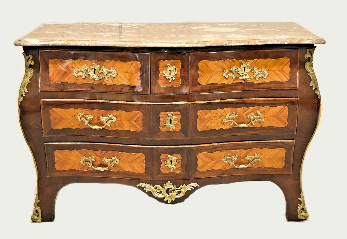Commode  Louis XV Vers 1760 Attribuée à Jean-Charles Ellaume  