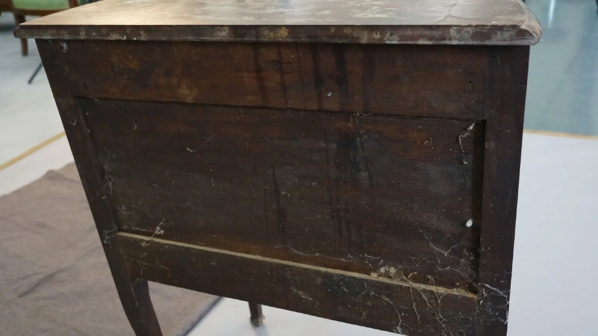 Commode  Louis XV vers 1750  H. 85 cm, L. 69 cm, P. 37 cm -photo-3