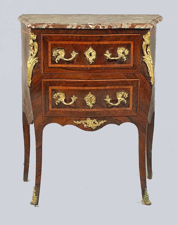 Commode  Louis XV vers 1750  H. 85 cm, L. 69 cm, P. 37 cm 