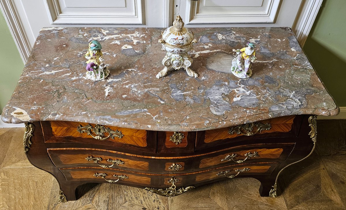 Commode  Louis XV Vers 1760 Attribuée à Jean-Charles Ellaume  Maître depuis le 6 novembre 1754-photo-3