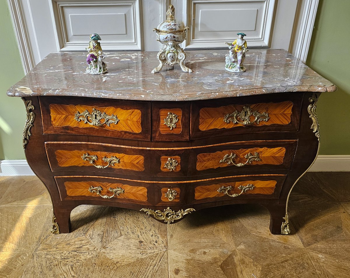 Commode  Louis XV Vers 1760 Attribuée à Jean-Charles Ellaume  Maître depuis le 6 novembre 1754-photo-4